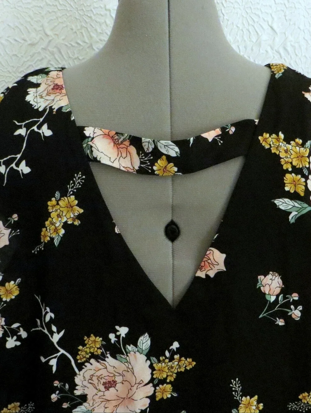 Maurices Black Floral Print Bar Back V Neck Sleeveless Tank Top Size Large New